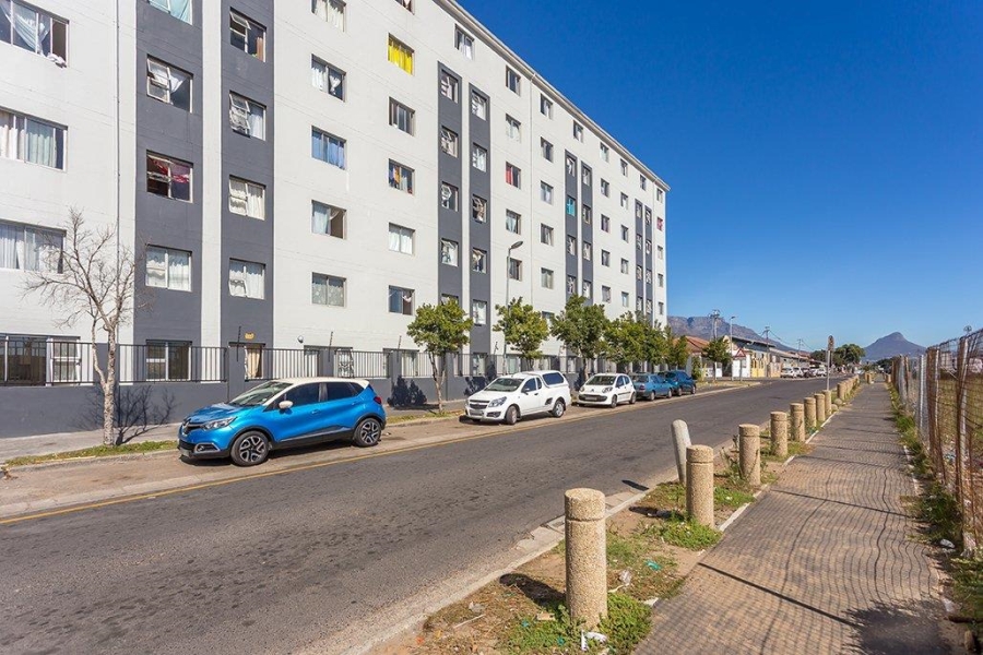 1 Bedroom Property for Sale in Maitland Western Cape